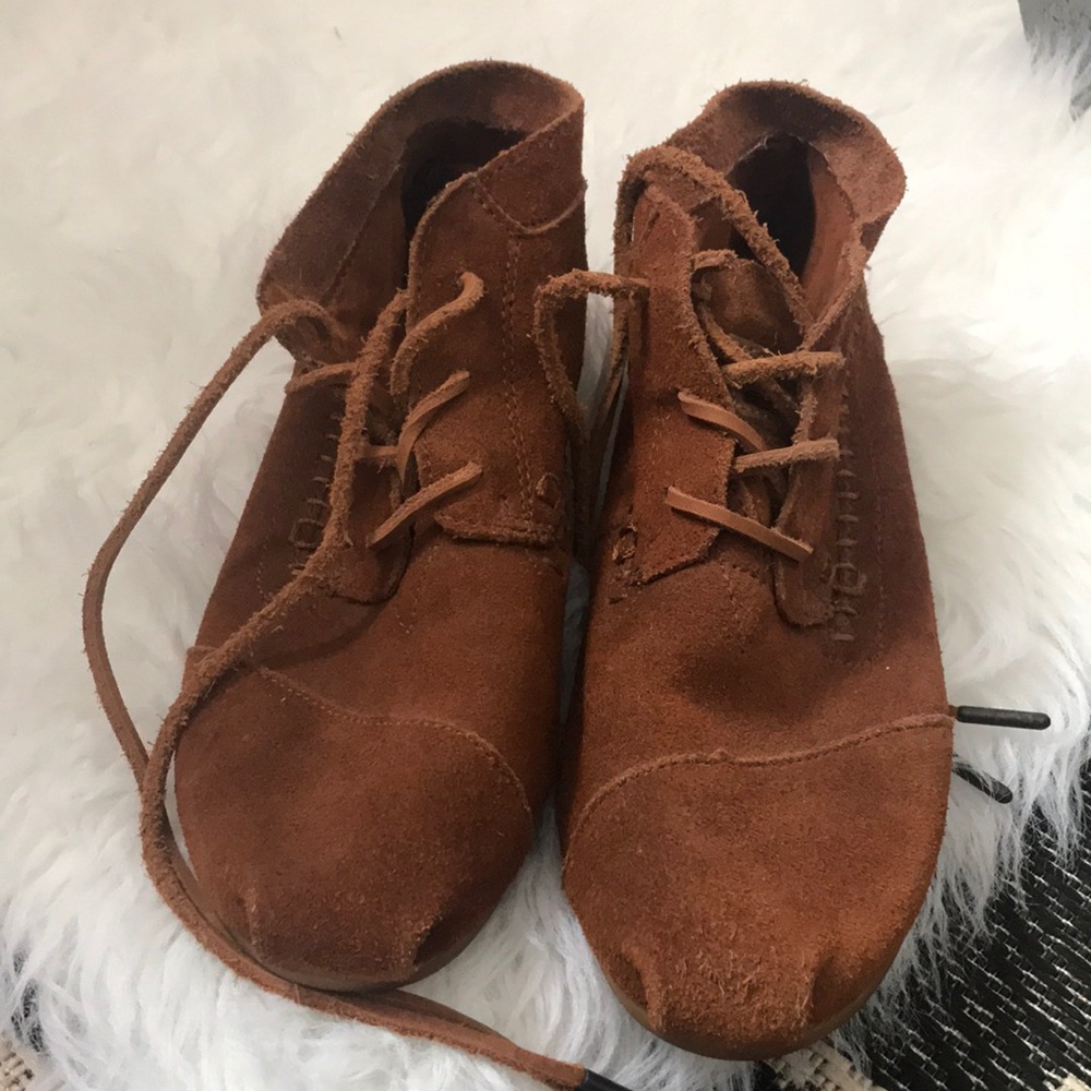 Toms  tan Leather booties